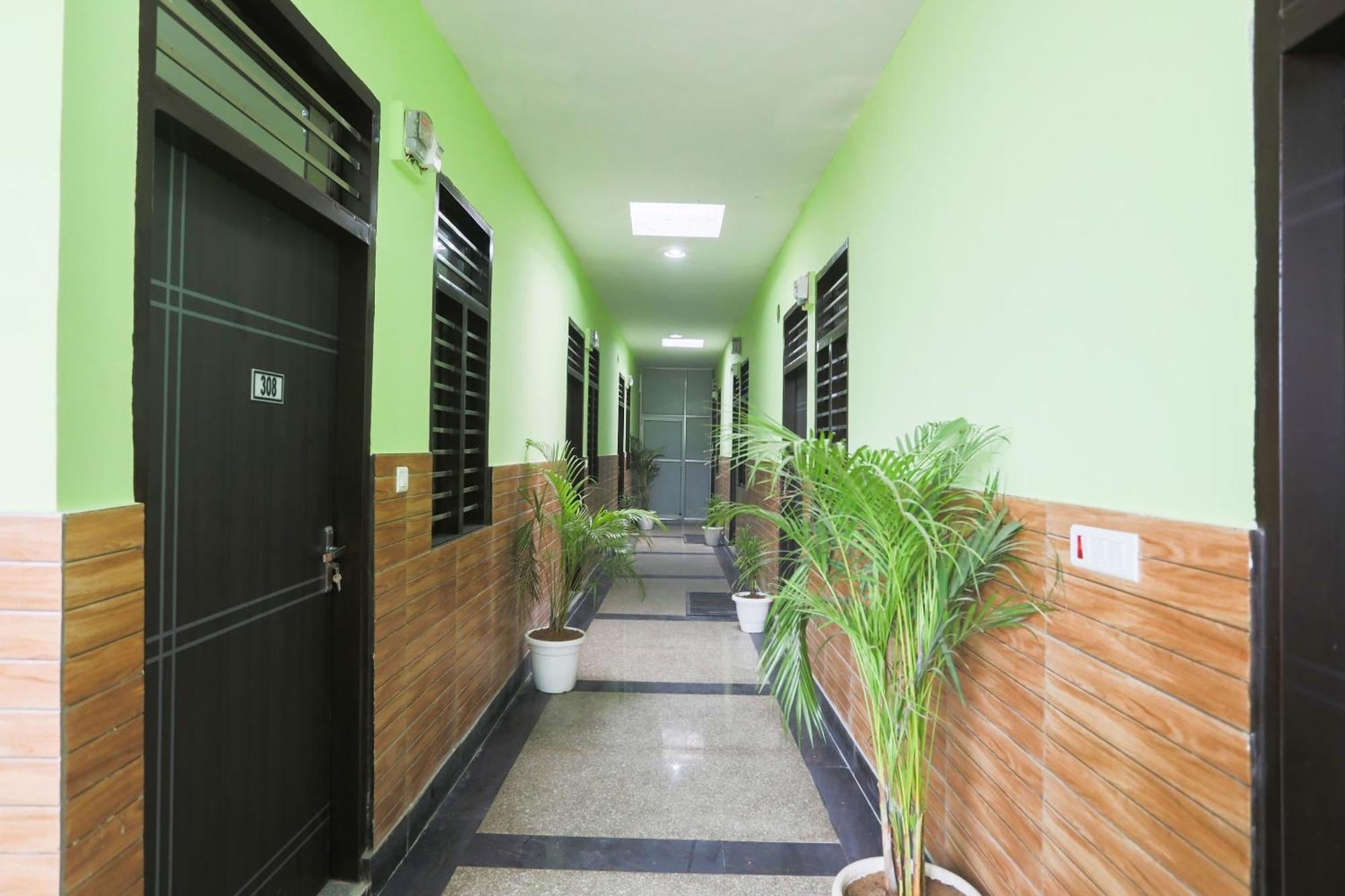 Capital O A-One Hotel Manesar Exterior photo