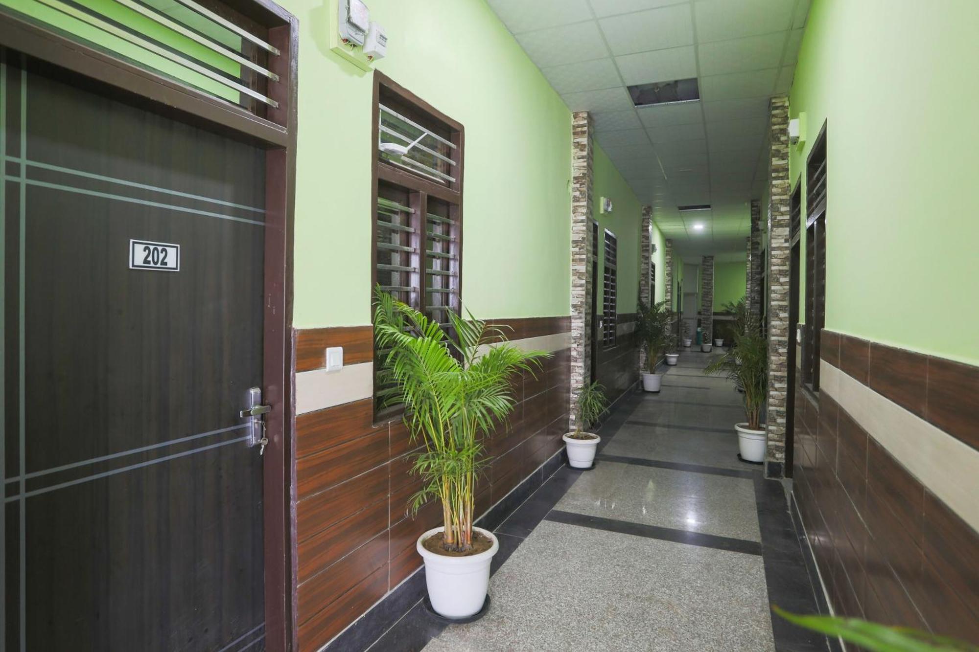 Capital O A-One Hotel Manesar Exterior photo